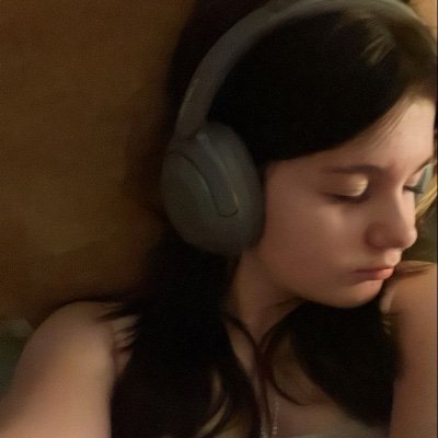 LumityPotato's profile picture. WHAT IS THIS ACCOUNT HELP ME???