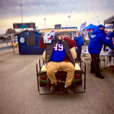 Buffalo Bills Super Fan! Season ticket holder. I piss Labatt Blue Light 🍺 #BillsMafia 757✈️716✈️540