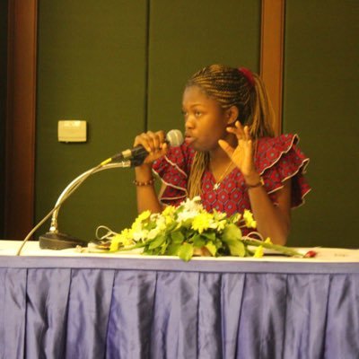 jeune activiste et leader engagée dans les questions de santé sexuelle et reproductives