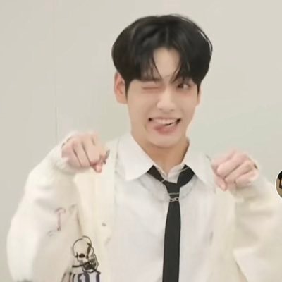 disgustingly single.weak for coffee. 시제니/nctzen. 스테이/stay. 모아/moa.
