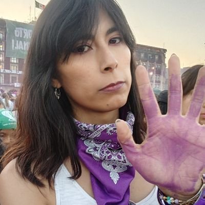 Mi corazón es mas oscuro y frío que el de los demás, tal vez por eso estoy tentada a romper los suyos🖤
Psicóloga🧐 Salud Comunita USIPT🏥🏳️‍⚧ Activista DDHH💜