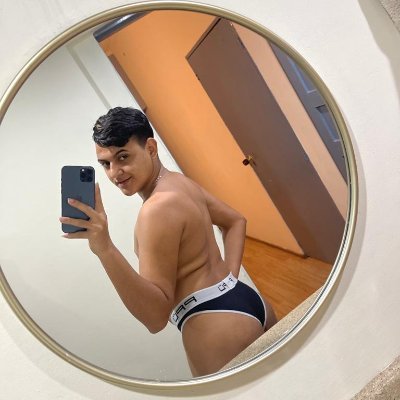 YnestrozaJ's profile picture. No caigas en los brazos equivocado 😏🥵🍑🍆