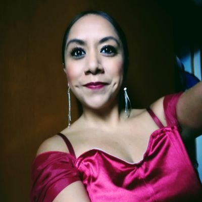 Mamá de dos bichos, periodista, cantautora, lucho por las causas justas y amo las margaritas. Con el alma y el corazón 💕 libres.