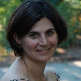 ctonelli's profile picture. Please follow me @carla_tonelli. Same pic, way more tweets!