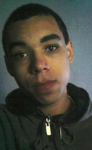 É duro tanto ter que caminhar e dar muito mais do que receber, e ter que demonstrar sua coragem a margem do que possa parecer.