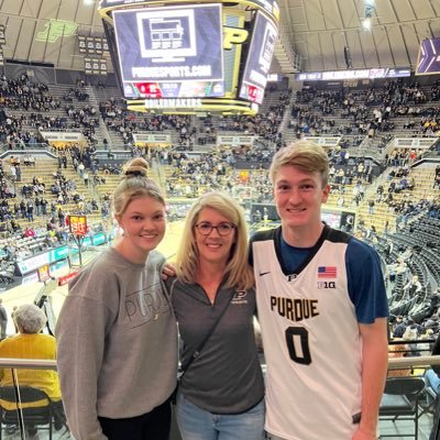 Mom to four blessings from heaven:) Ages 21, 20, 16 and 14. Purdue fan and sports junkie. And wife to a very patient husband!