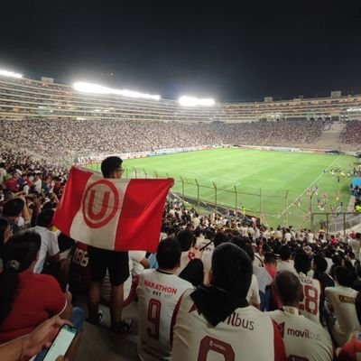 Hincha de UNIVERTARIO DE DEPORTES , club deportivo más grande del Perú.  Administrador de Empresas,  mucha actitud y carismático