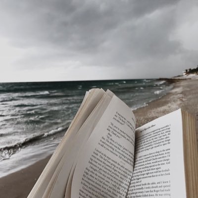 iii_42m's profile picture. باحثة في علم الأديان والثقافات والعادات الدينية