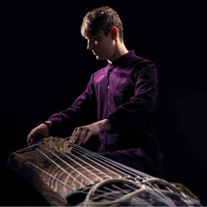 I play koto, a Japanese stringed instrument. Wine and spirits, PC games, crime films & shows, Weird fiction, horror. Vocals in Rhone Valley Rogues @rhonerogues
