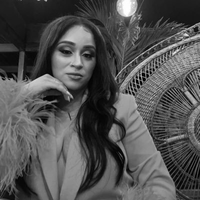 lesbivanna's profile picture. An acquired taste, but I’m good for you.