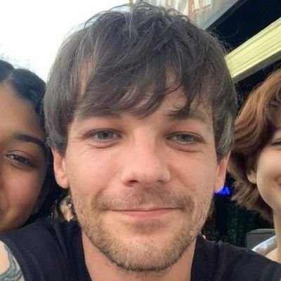 Louis tomlinson entra na minha casa e coma o cu da minha família 🙏🙏
  
(ela/dela)