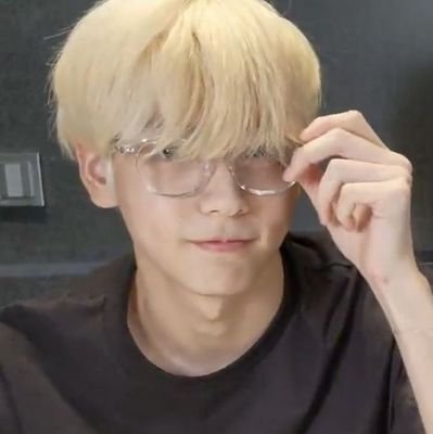 。◕‿◕。 poca enjoyer for #HUENING_BAHIYYIH n #TXT 𓂃 ࣪˖ ✱ ̇﹪ currently looking for soobin skyblue ꕀ lagi naksir m2u soobin