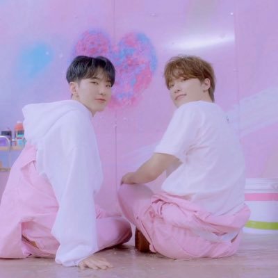 cwwc513's profile picture. 부식이는 방구 소리도 부식. 비계는 출석률 100%이야