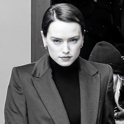 She/her 
-Reylo is life—Bisexual—Daisy Ridley fan—31—Single—“Nothing is as it seems”
