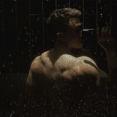 QUANGTU66671604's profile picture. 