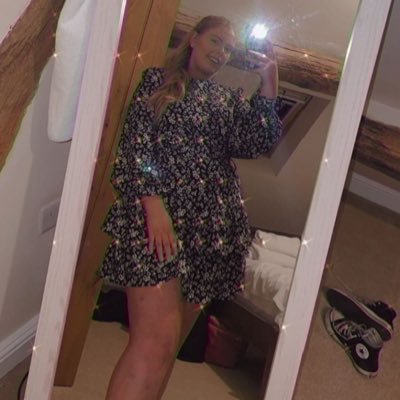 Molly_Randallx's profile picture. 23 | South Wales | It’s a vibe✌🏼