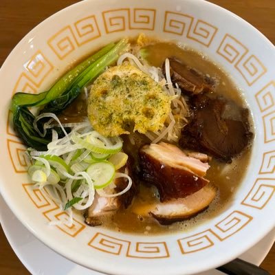 ラーメン屋に勤めて1年が過ぎました！ やっとラーメンの深さを知ってきたところかな？  そんな日々のこだわりが凄い店主の賄いを載せていきます！！