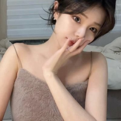 DmvRakhi12's profile picture. 