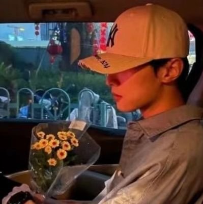 yuandantatai's profile picture. 开心至上，搞钱万岁，万年老变态
日常发疯