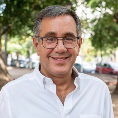 Político y educador. Diputado nacional PBA por Juntos. Esposo de Ceci. Papá de Ale y Sophi