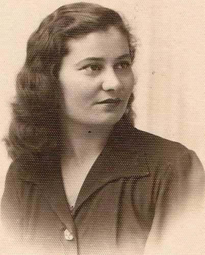 arcarosa's profile picture. Nullum magnum ingenium sine mixtura dementiae fuit