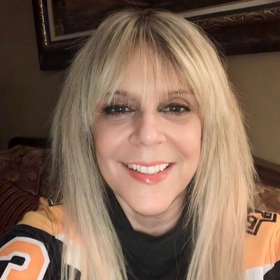 🏒🖤🐻💛🇨🇦🇬🇷 Just a proud Greek #montrealer addicted to hockey and her #nhlbruins