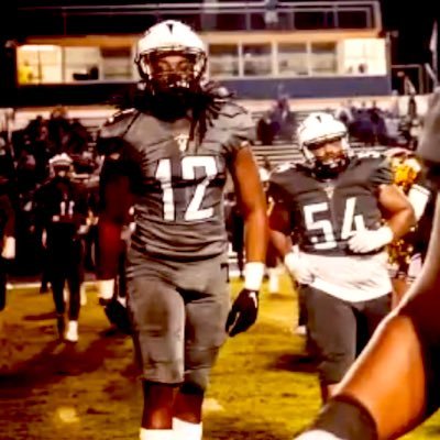 ‘23 6’2 210 LB/Edge Rusher @MovalFootball 🎬