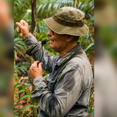 Explorador, conservacionista y custodio voluntario de los Caminos Coloniales de Panamá. Experto en supervivencia en selva. Militar retirado.