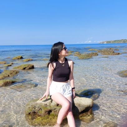 aprilljanee's profile picture. 