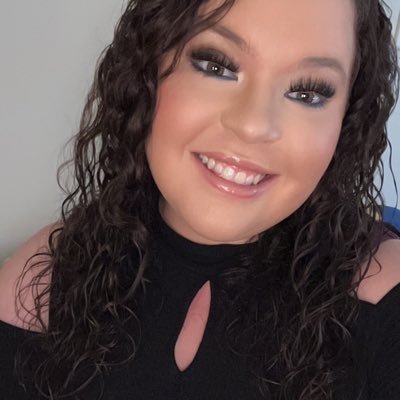 xtinaallen_'s profile picture. be cool don’t be all like uncool