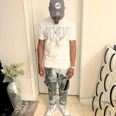 checkmystripes_'s profile picture. Rule #1 is get dat bread R.I.P. To the realest ig @t.shady_8: snapchat @checkmystripes Xbox 1  : tshadydahitta