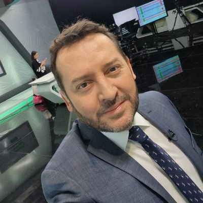 nachocardona1's profile picture. Periodista, presentador, realizador de radio y tv. Encarretado con la mùsica, el cine, los libros, los amigos... esos salvavidas.
