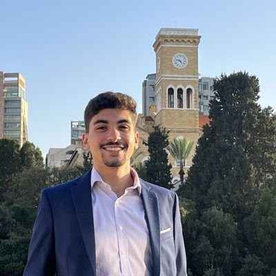 👨🎓 Computer Science & Business Student at @AUB_Lebanon.
👨🏫 Founder of Beyond Tekhmamek, envisioning to change the educational system.