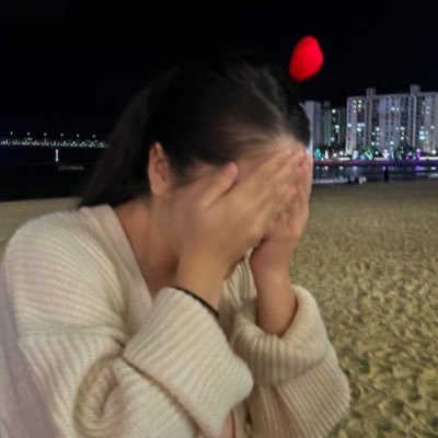 sleepylinny's profile picture. designer // no, u don’t know me //