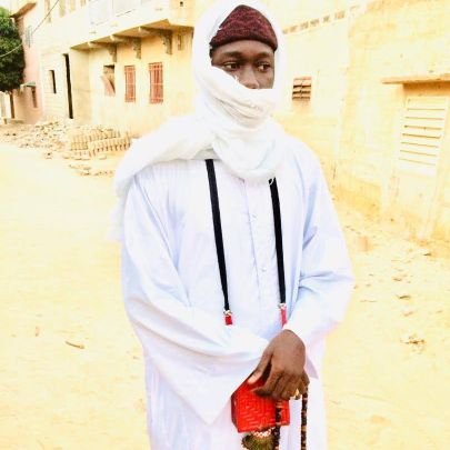 New Town new life, but always talibé SERIGNE TOUBA .
Anticonformiste jusqu'aux gencives 
Networking & Systems Admin
Graphic Designer
Co-Founder @Salmongrafik