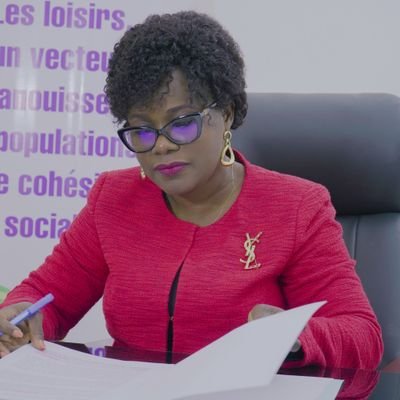 Ministre des Sports et des Loisirs du Togo.
Médecin du Sport,
Présidente de la Commission médicale de l'IHF,
Pédiatre,
Lieutenant-colonel dans les FAT.