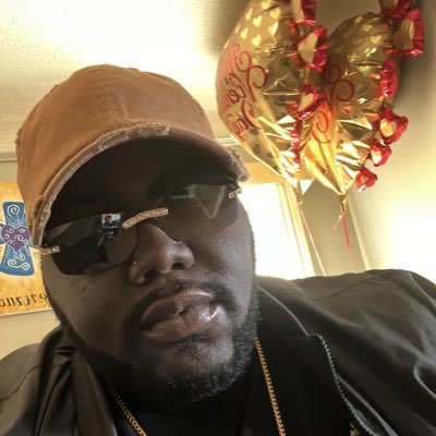 B_dubbjr's profile picture. Somebody you should know