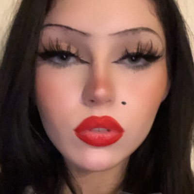 19 • she/her • frontwoman of amdusias • niche internet microcelebrity for people with mental illness