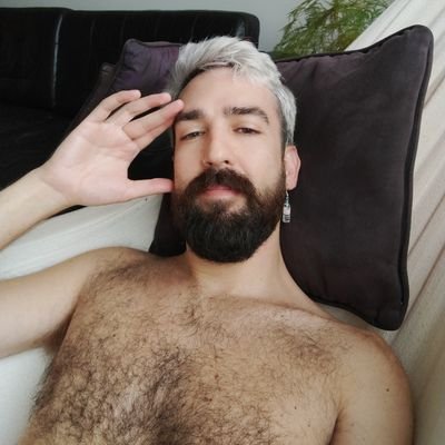 Cortes de cabelo e barba para o público masculino (cis/trans), em ambiente acolhedor e domiciliar.
Lisboa.
Nudista.
LGBTQIA+