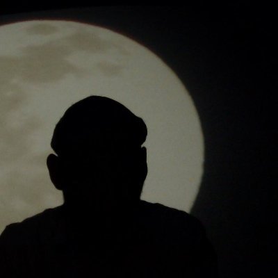 Artista audiovisual, músico, docente, comunicólogo. Miembro del Sistema Nacional de Creadores de Arte, MX.