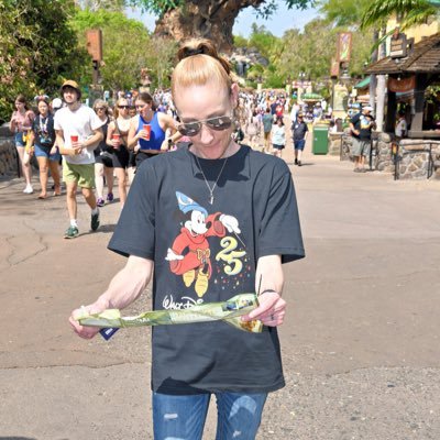 mmelis516's profile picture. :0}~