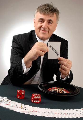 fredbravour's profile picture. Pianist - Illusionist - Entertainer - Mindreading