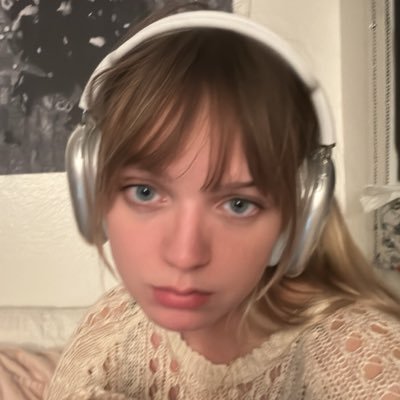 hgabbii's profile picture. did you hear about the girl who lives in delusion?