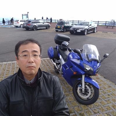 リターンライダーとしてヤマハFJR1300とホンダシャドウ400に乗ってます。
気ままにソロツーリングして彷徨ってます。