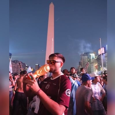 🏆Campeon Del Mundo 🇦🇷                                    
Hincha del club de barrio más grande del mundo🇱🇻
Lanus = Mi vida