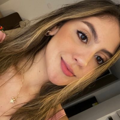 angiescobart's profile picture. La imaginación nos hace infinitos 🐝🦋🌈 mucho amor por el arte, Diseño industrial, IG: @angiescobart_