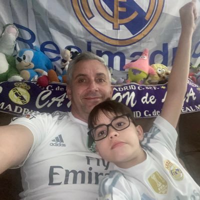 Papá y Madridista,Nací en Madrid me crie entre Madrid y Murcia,ahora vivo en Alicante.🇪🇸