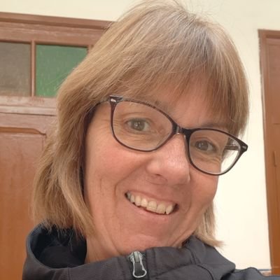 Mijn naam is Arjenne en ik neem je graag mee in mijn zoektocht naar manieren om gelukkig en gezond te leven. Via blogs op mijn website en posts hier op twitter.