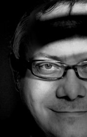 ruerezzonico's profile picture. Journaliste culturel passionné de musique et de spectacles.