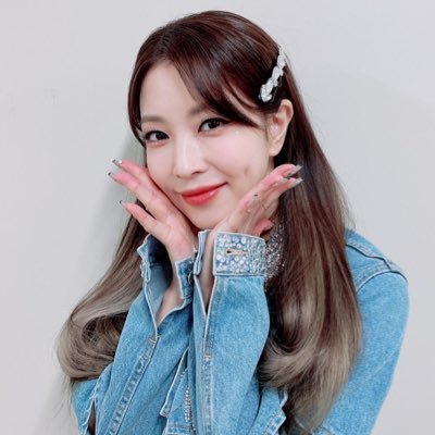 bbozogae's profile picture. 보보보 : 보아 보조개 보통아니다